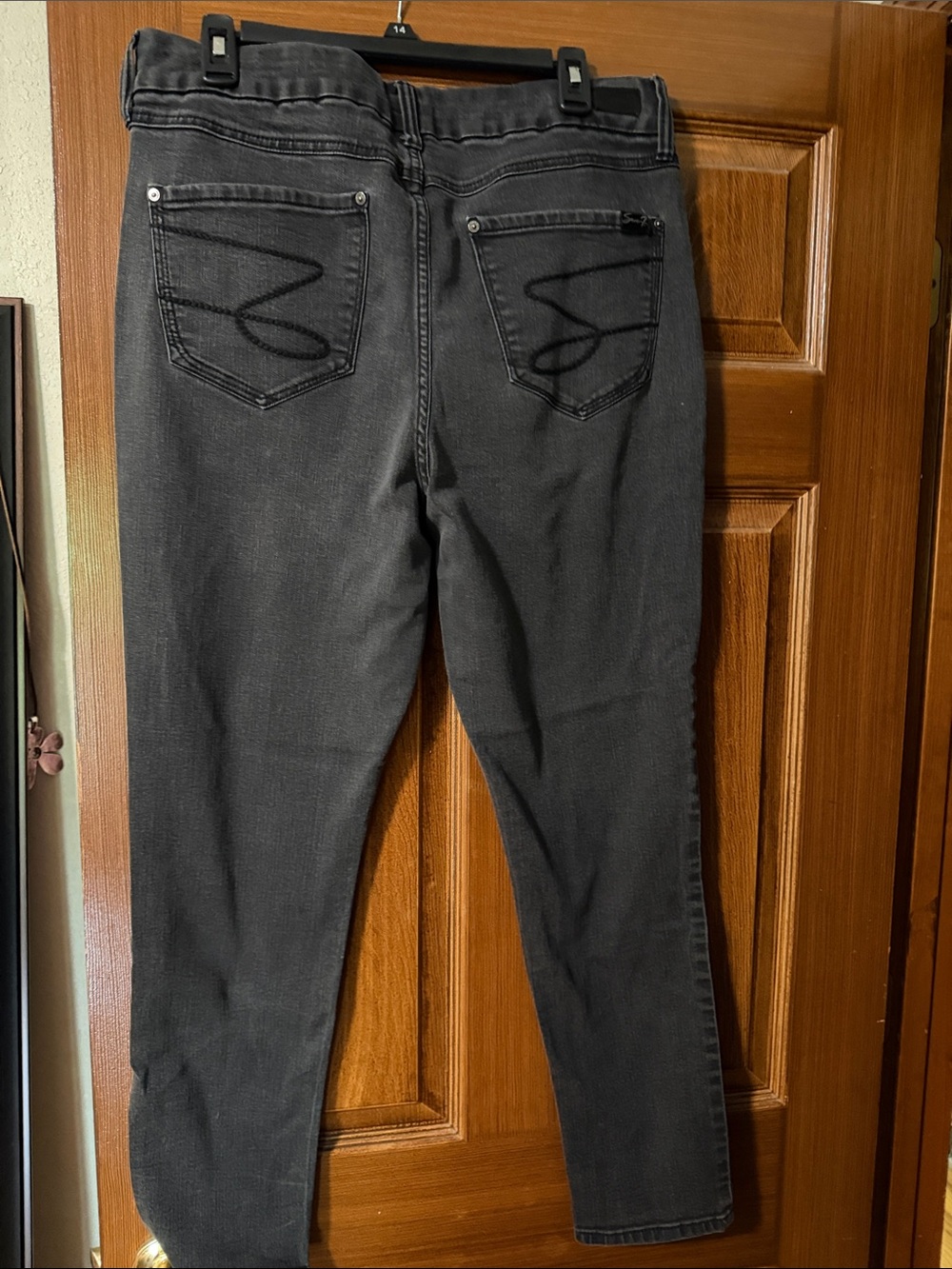 Seven7 Black Skinny Women’s Jeans with Signature Back Stitching